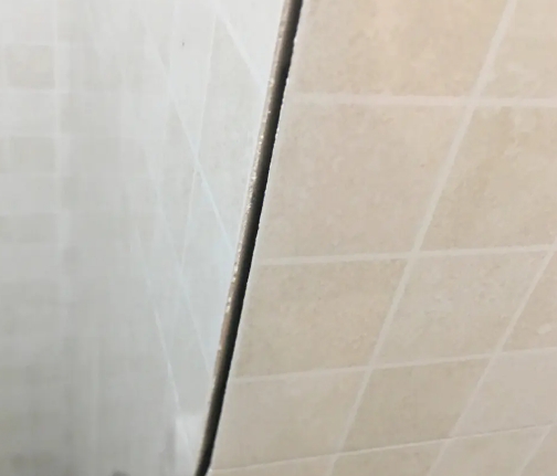 惠济瓷砖空鼓维修公司分享阳台瓷砖脱落的修复过程可以分为以下几个步骤